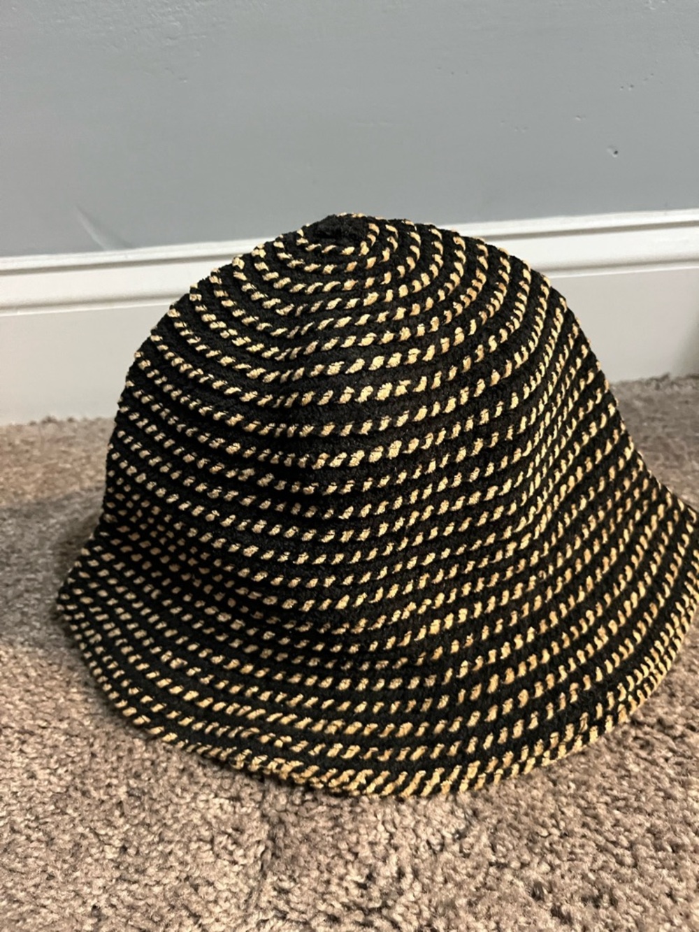 Liz Claiborne Black/Gold knit Bucket Hat